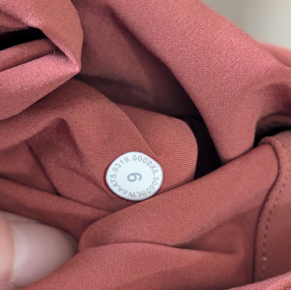 Lululemon Noir Skirt Rustic Clay, Size:6 - Picture 3 of 6